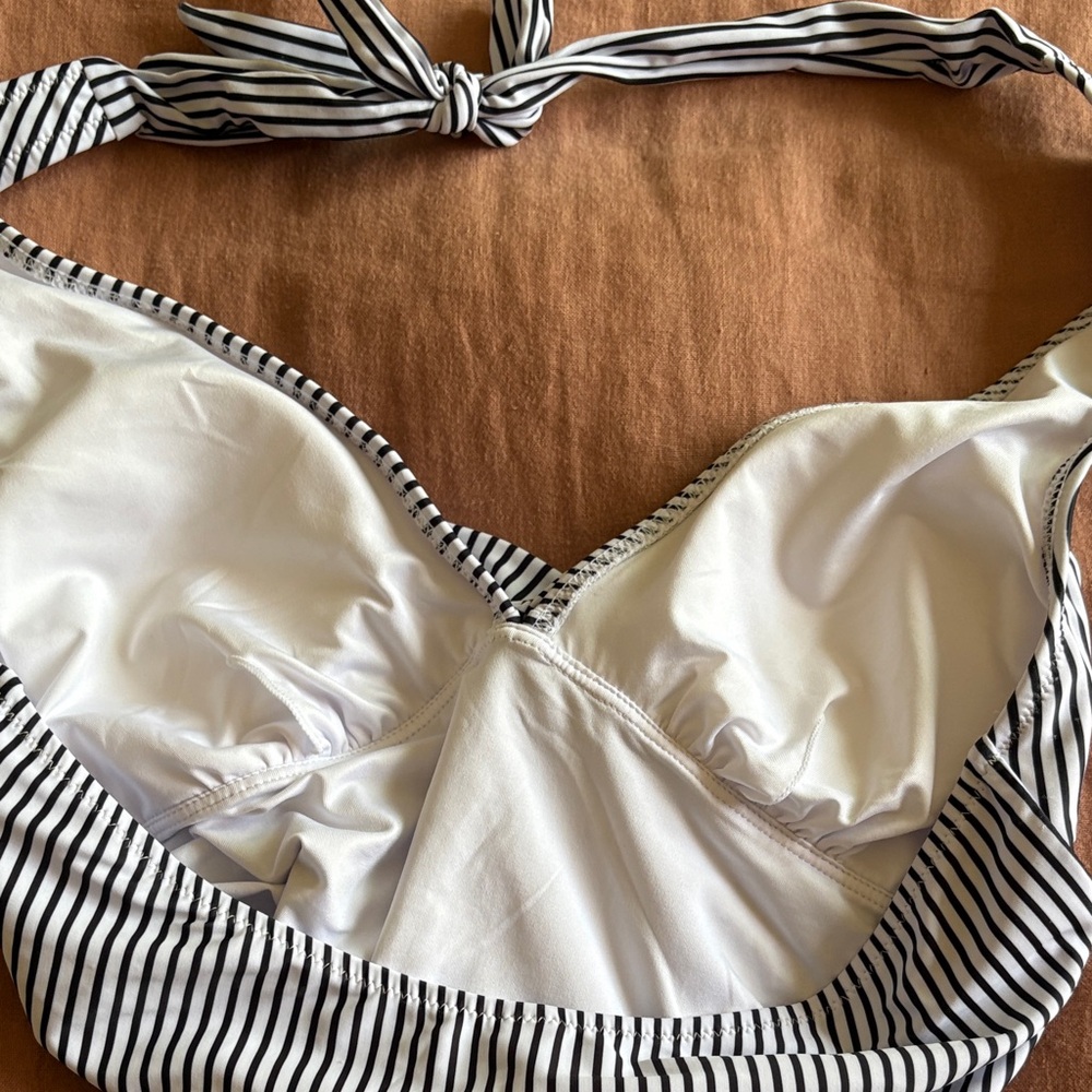 Striped Halter One-Piece Swimsuit - Picture 4 of 4